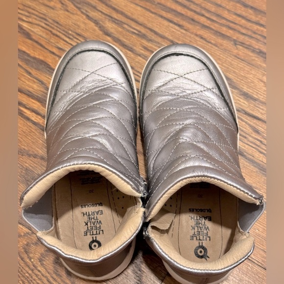 OLD SOLES Gently Used Sz 30 Silver/Pewter Quilted Leather Zipper Sneakers - Picture 6 of 9